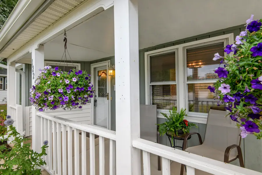122 Elm St, Pewaukee, WI 53072 - #3