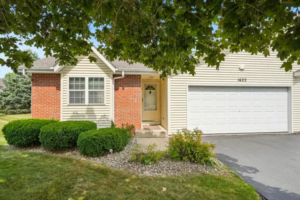 1622 Goldenrod Cir, West Bend, WI 53095