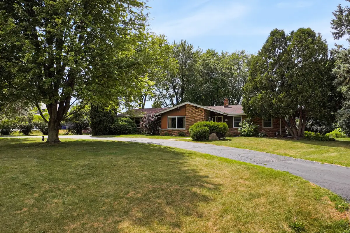 W224N5025 East View Dr, Lisbon, WI 53089 - #1