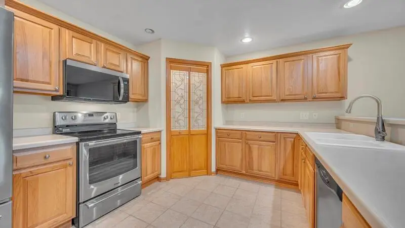 1031 Covington Dr, Sheboygan Falls, WI 53085 - #2