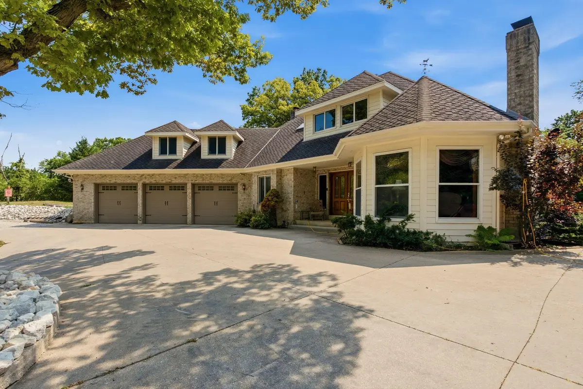 S86W30485 Stonegate Dr, Mukwonago, WI 53149 - #1