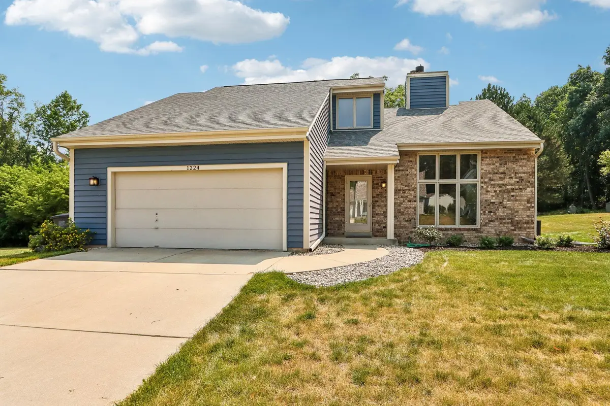 1224 Riverton Dr, Mukwonago, WI 53149 - #1