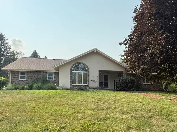 5320 W Lake Dr, West Bend, WI 53095