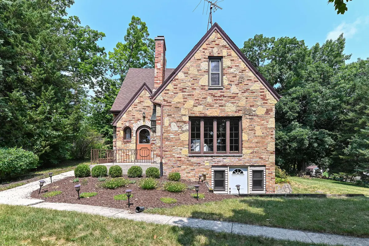 30406 Forest Dr, Burlington, WI 53105 - #1
