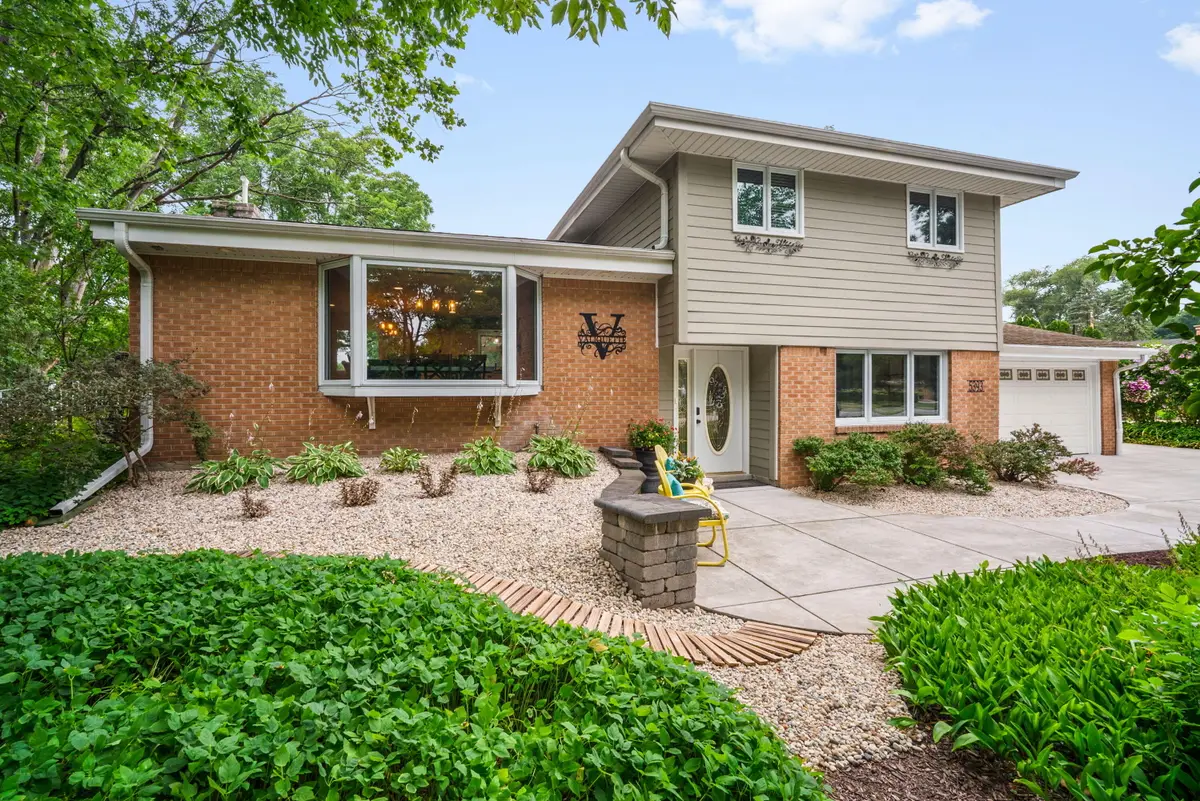 5393 S Allenwood Ln, Hales Corners, WI 53130 - #1