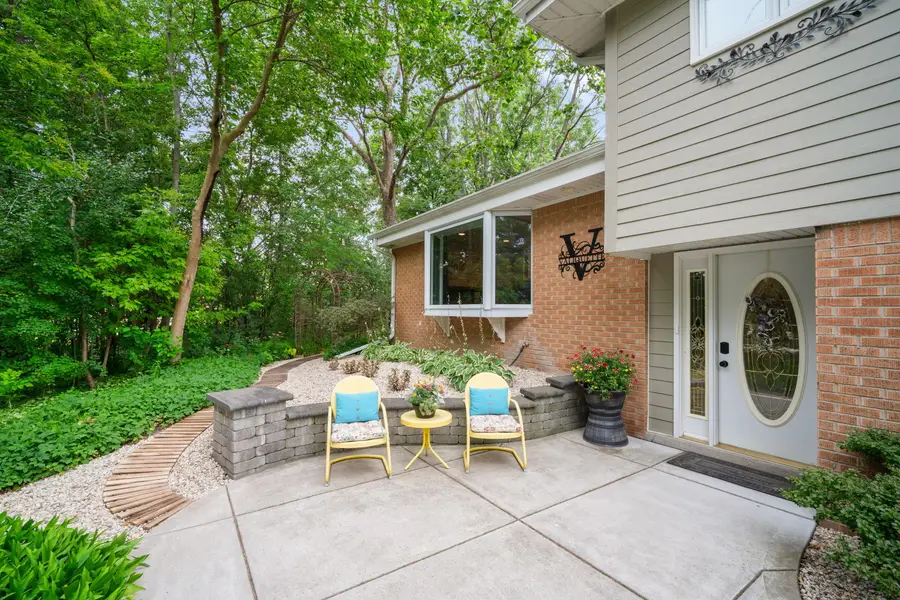 5393 S Allenwood Ln, Hales Corners, WI 53130 - #3