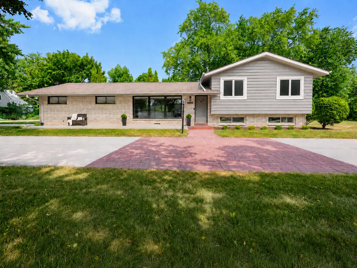 8680 N Regent Rd, Fox Point, WI 53217 - #1