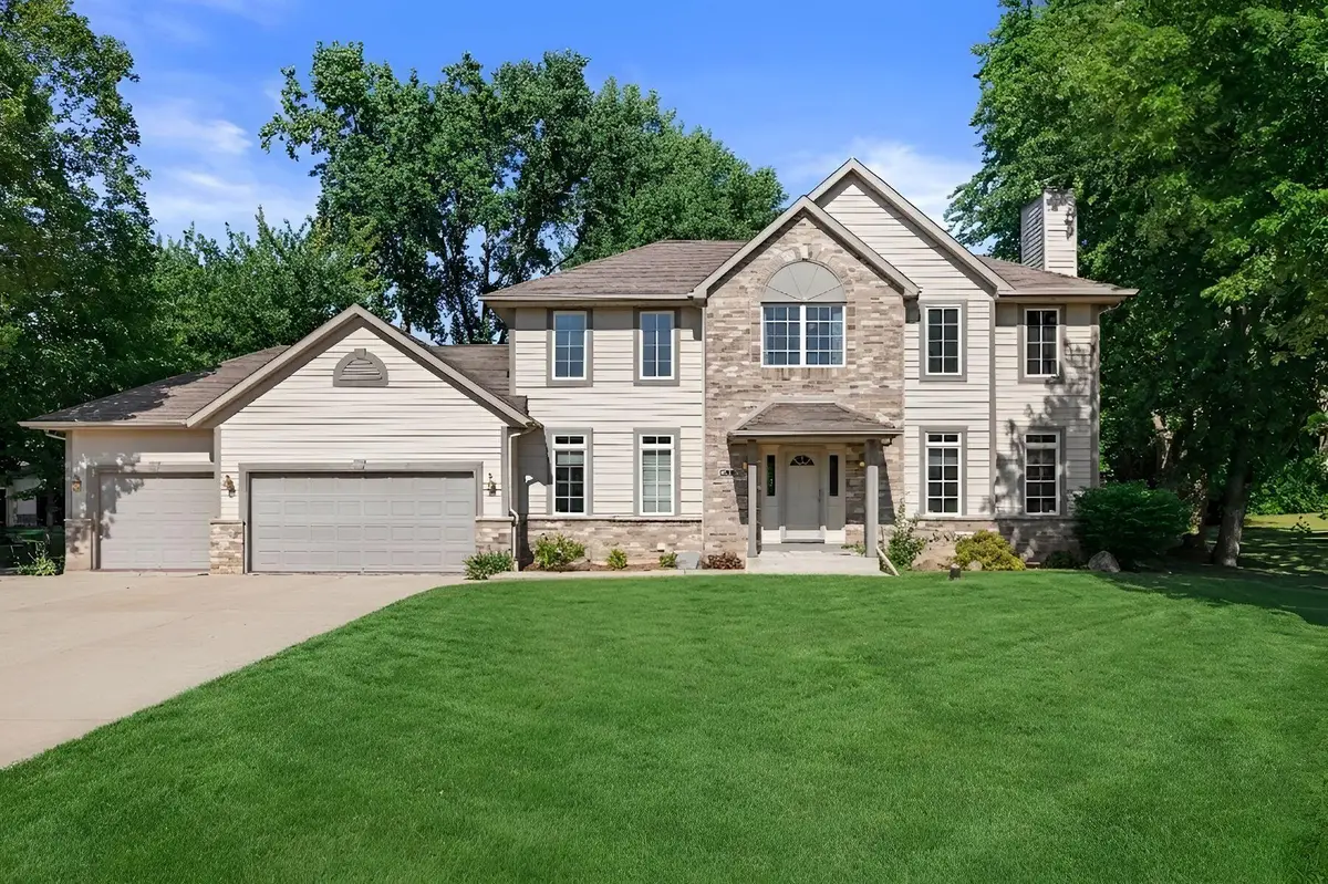 8620 S Hunting Park Dr, Franklin, WI 53132 - #1