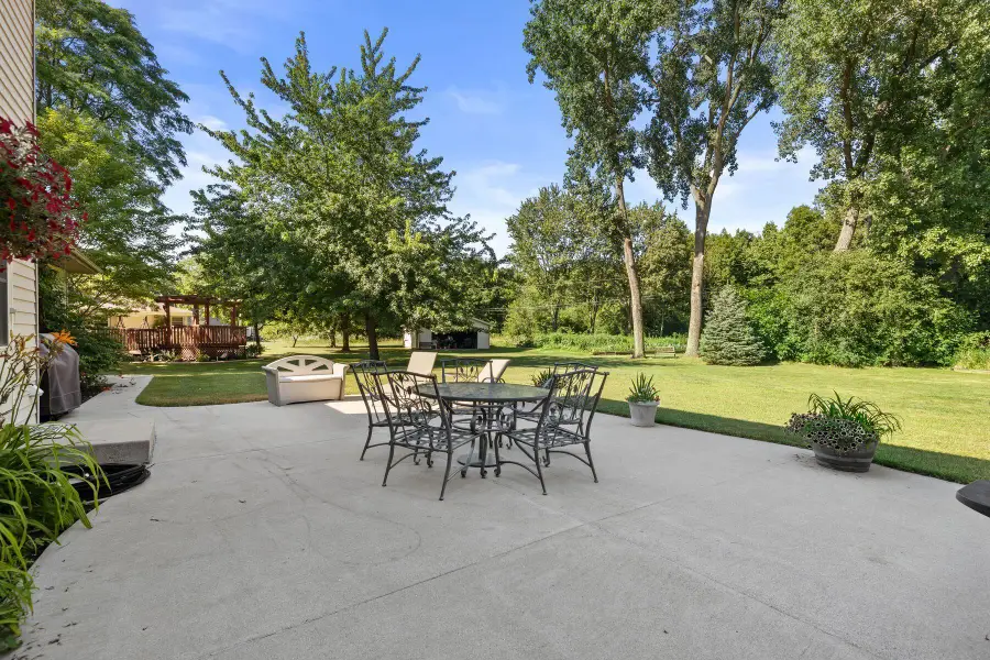 8620 S Hunting Park Dr, Franklin, WI 53132 - #3