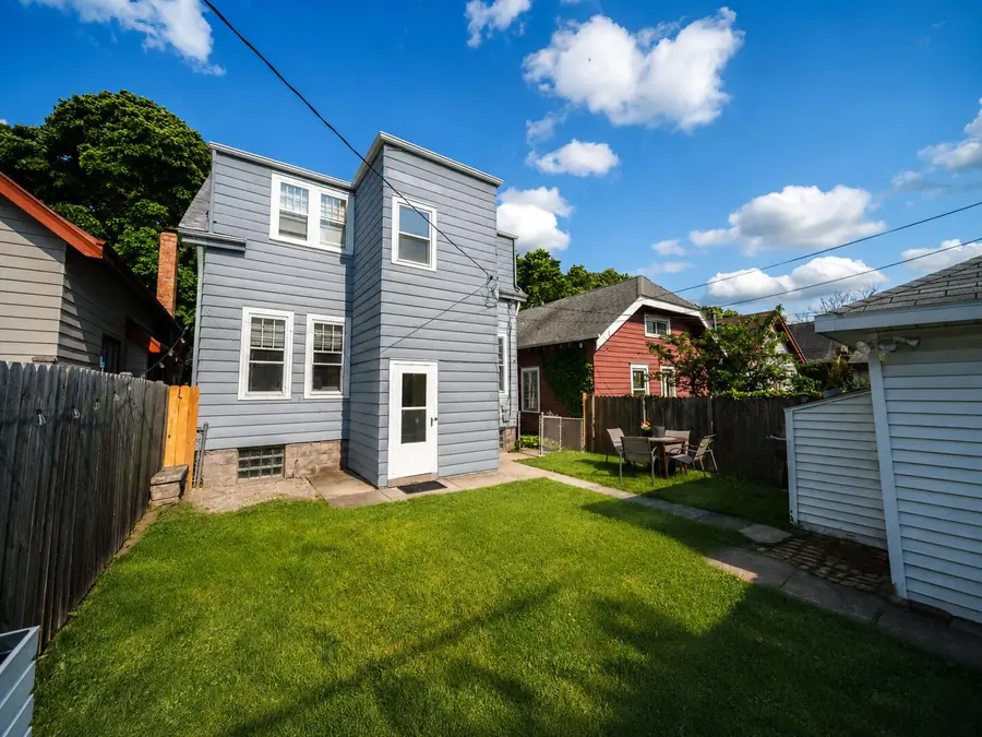 3043 N Bartlett Ave, Milwaukee, WI 53211 - #2