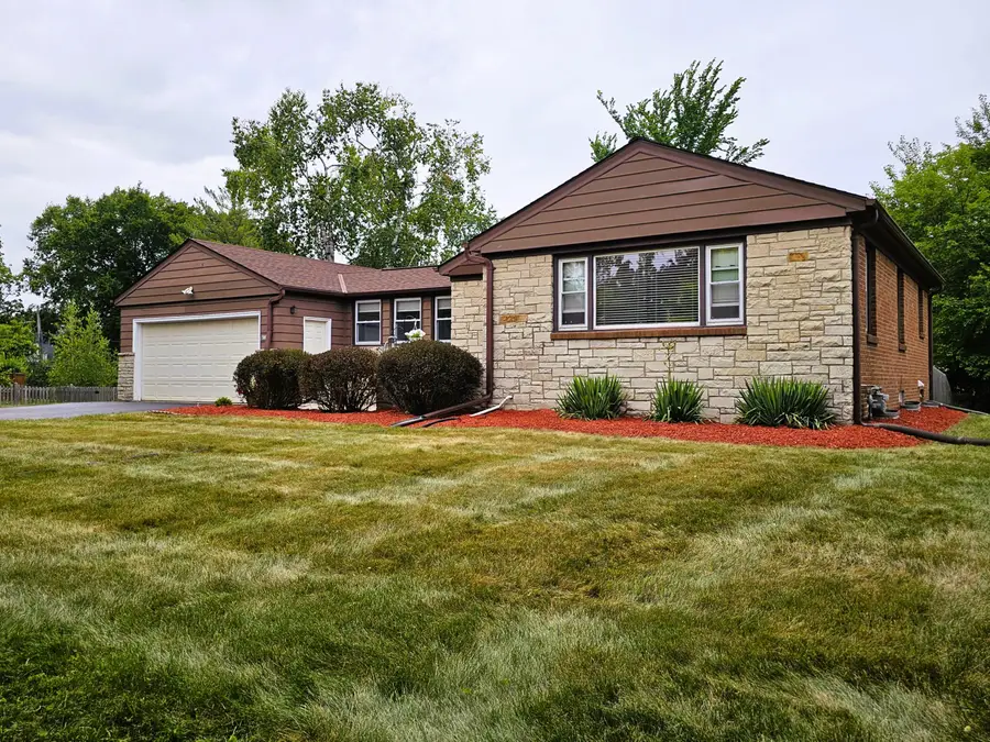 850 E Ellsworth Ln, Bayside, WI 53217 - #3