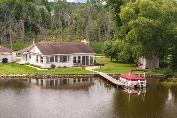 3464 South Shore Dr, Richfield, WI 53033