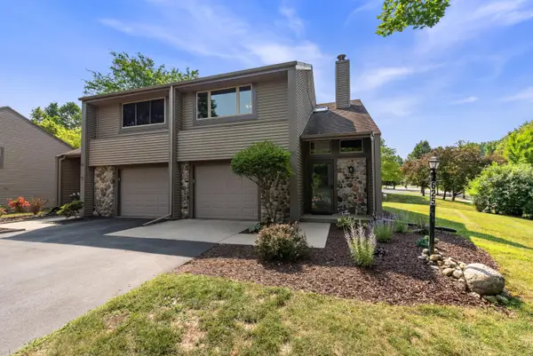 625 Tamarack Dr W, West Bend, WI 53095