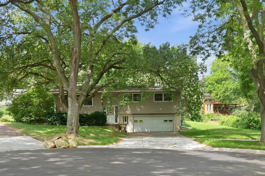 6 Barron Ct, Madison, WI 53705 - #2