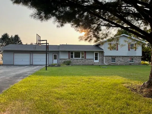 3967 Ernst Dr, Hartford, WI 53027 - #1