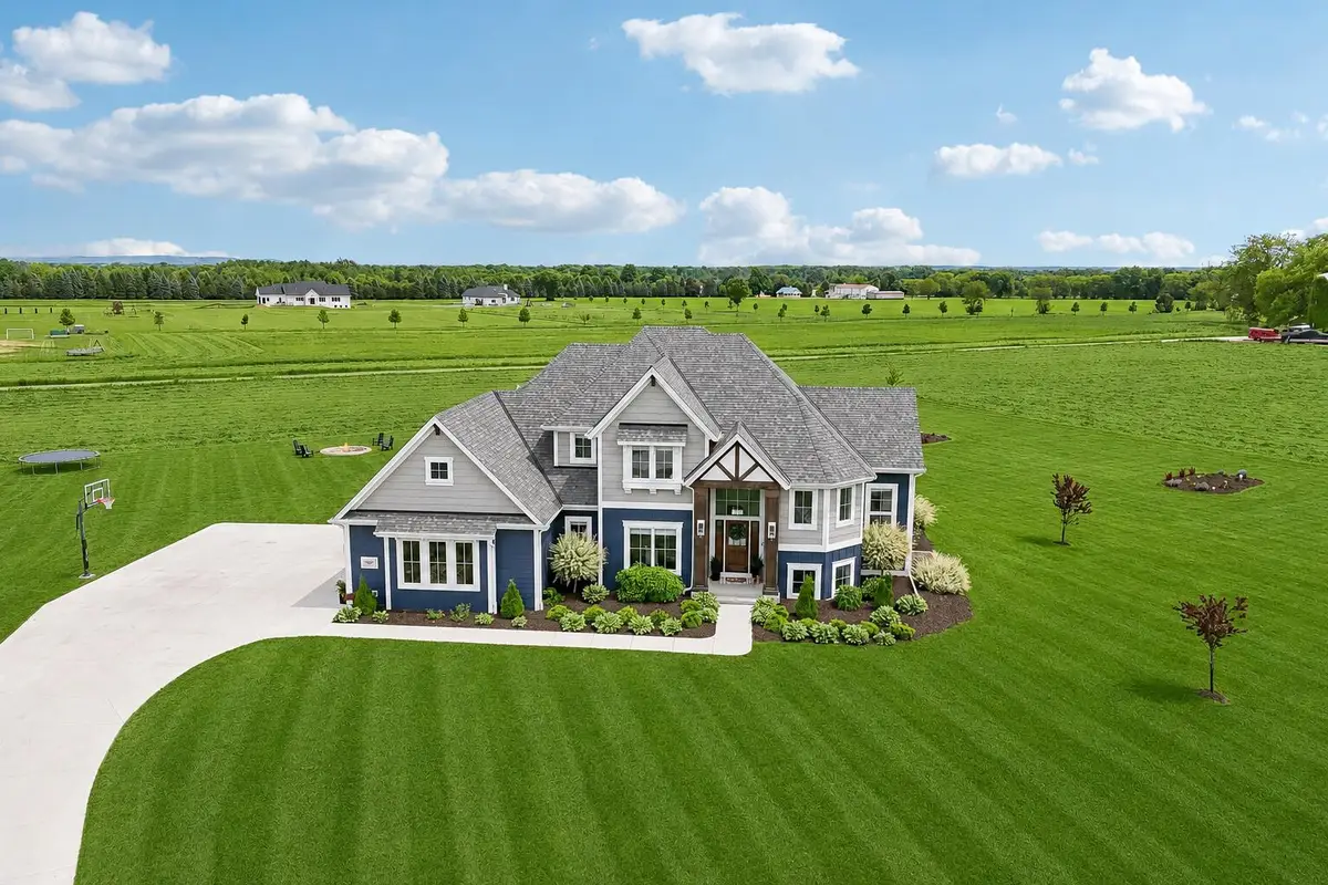 560 Cedar Ln, Summit, WI 53066 - #1