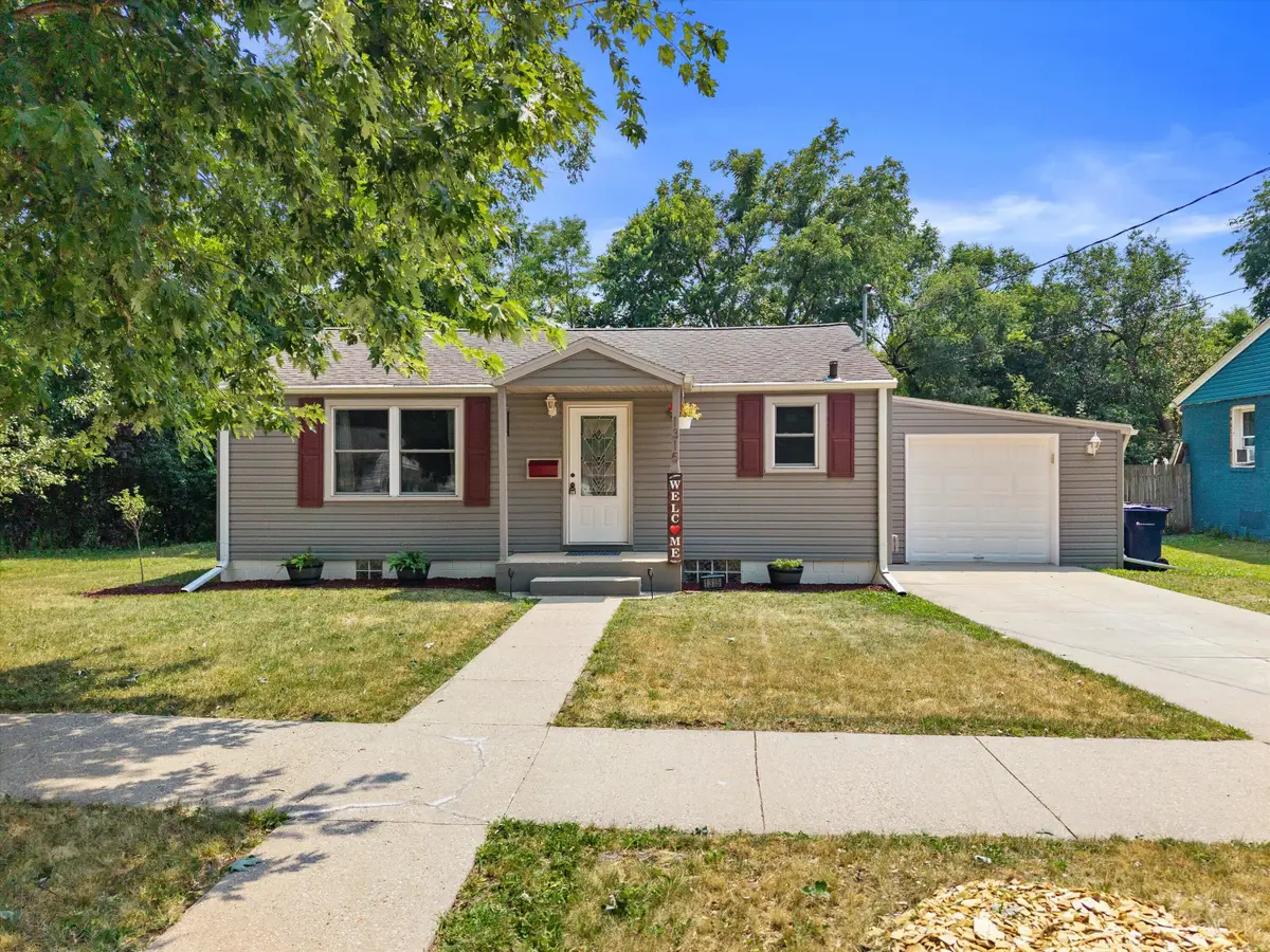 1315 Gartland Ave, Janesville, WI 53548 - #1