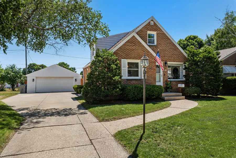 425 W Van Norman Ave, Milwaukee, WI 53207 - #2