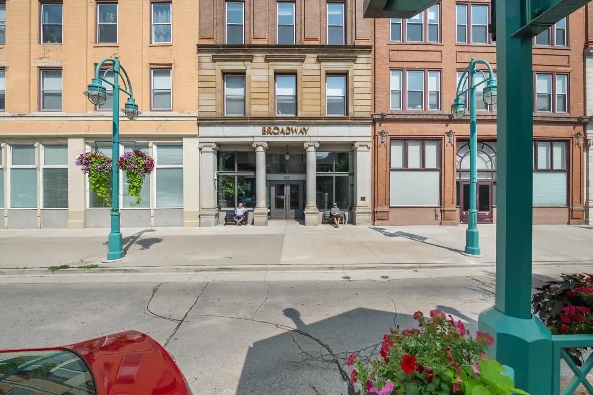 234 N Broadway, Milwaukee, WI 53202 - #1