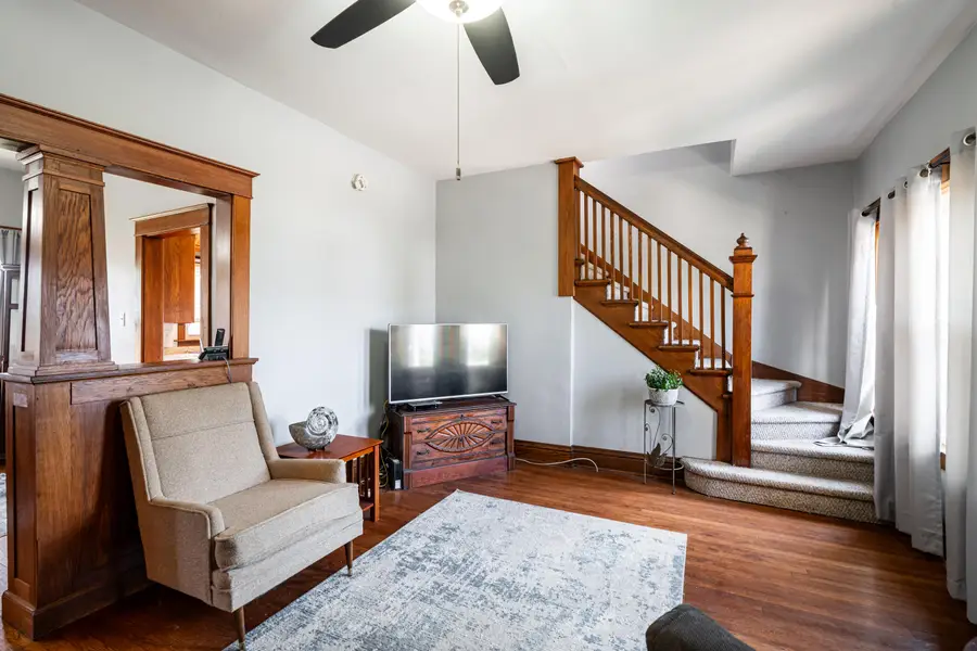 516 Marquette Ave, South Milwaukee, WI 53172 - #3