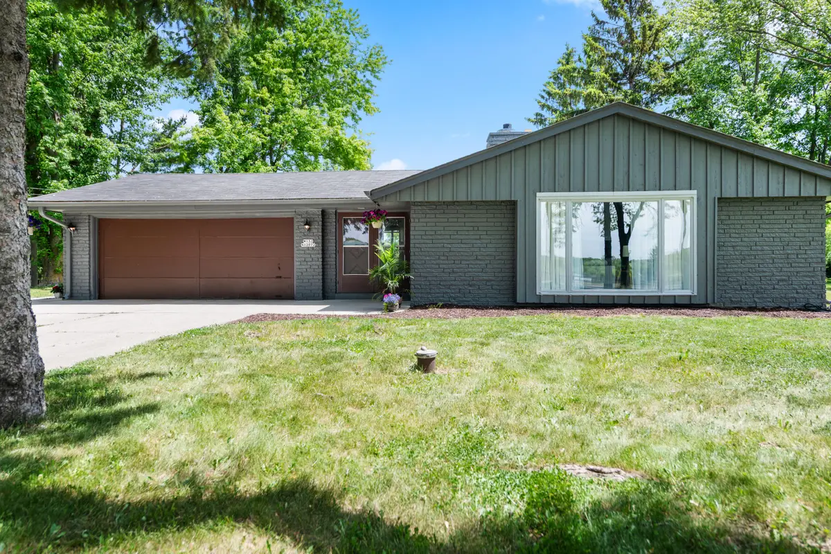 W132N12072 Mary Buth Ln, Germantown, WI 53022 - #1