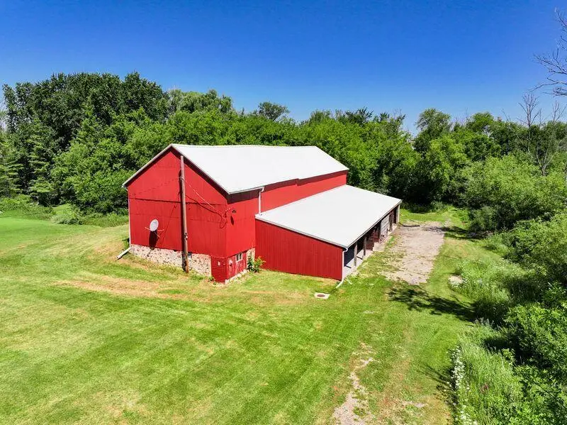 150 W Rusco Dr, West Bend, WI 53095 - #2