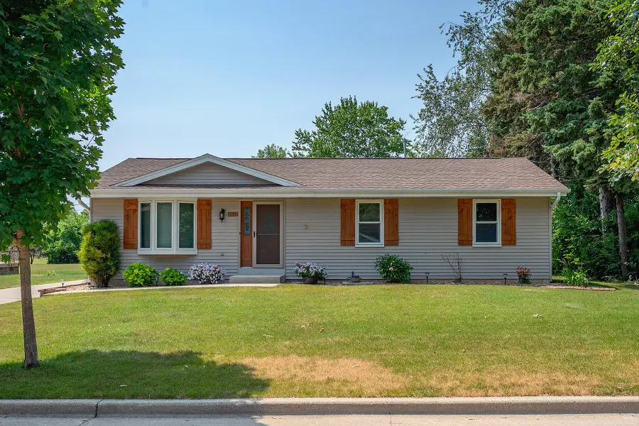 5859 N 119th St, Milwaukee, WI 53225 - #3