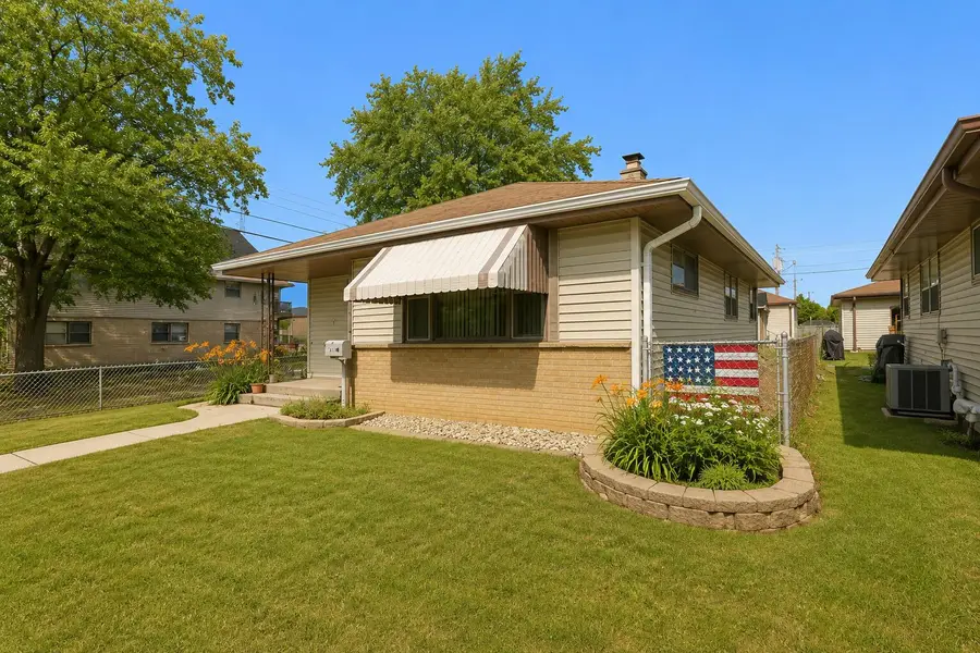 2113 Grove Ave, Racine, WI 53405 - #3