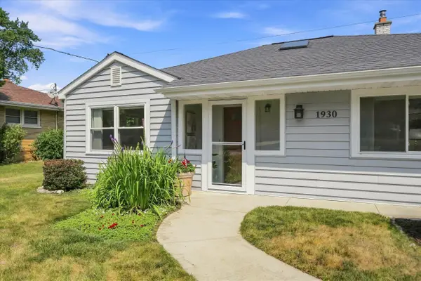 1930 N 121st St, Wauwatosa, WI 53226