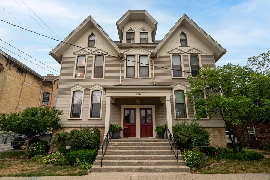 920 E Pleasant St, Milwaukee, WI 53202 - #2