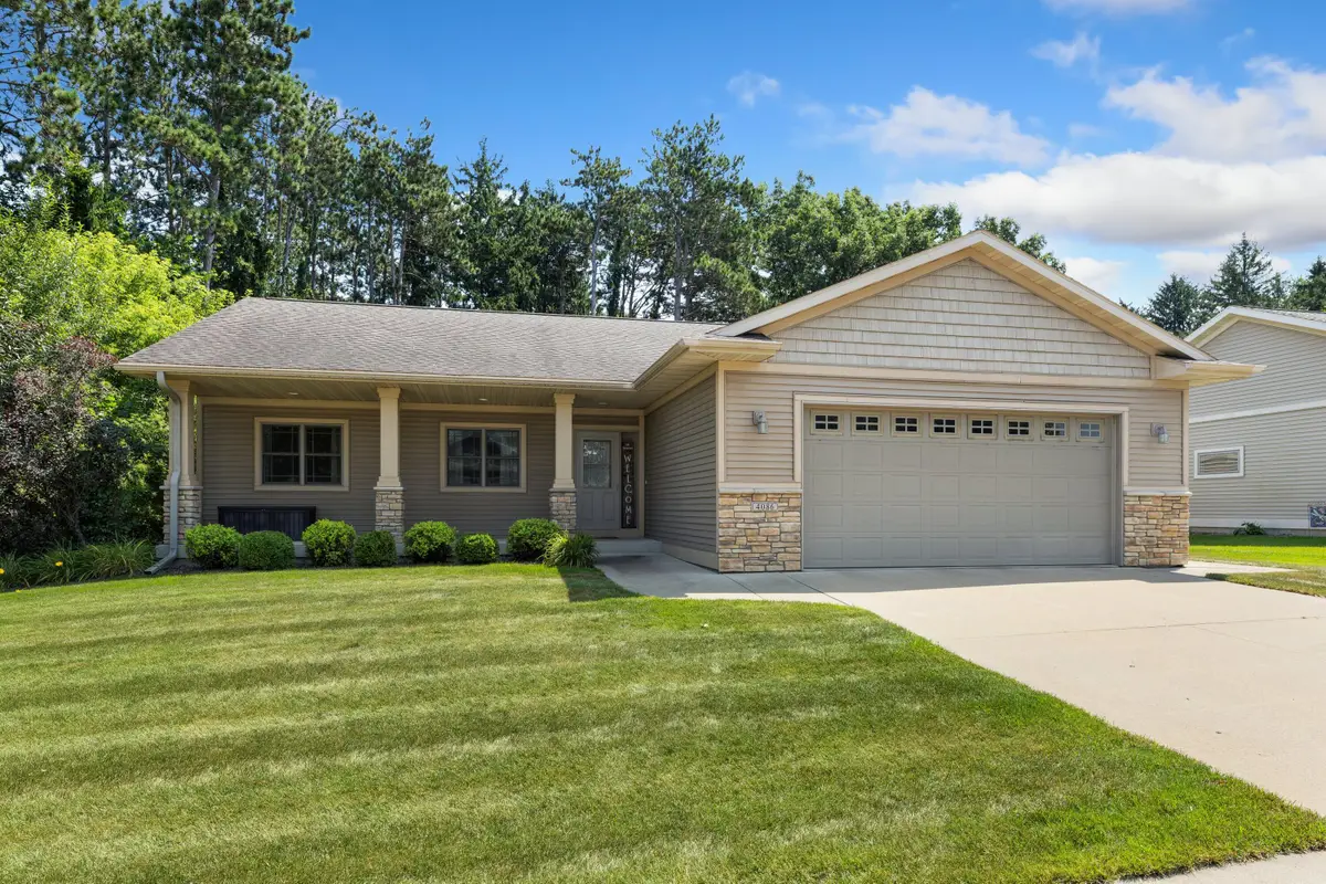 4086 Pineview St, Onalaska, WI 54650 - #1