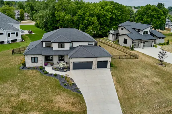 13680 W Upland Ridge Ct W, New Berlin, WI 53151