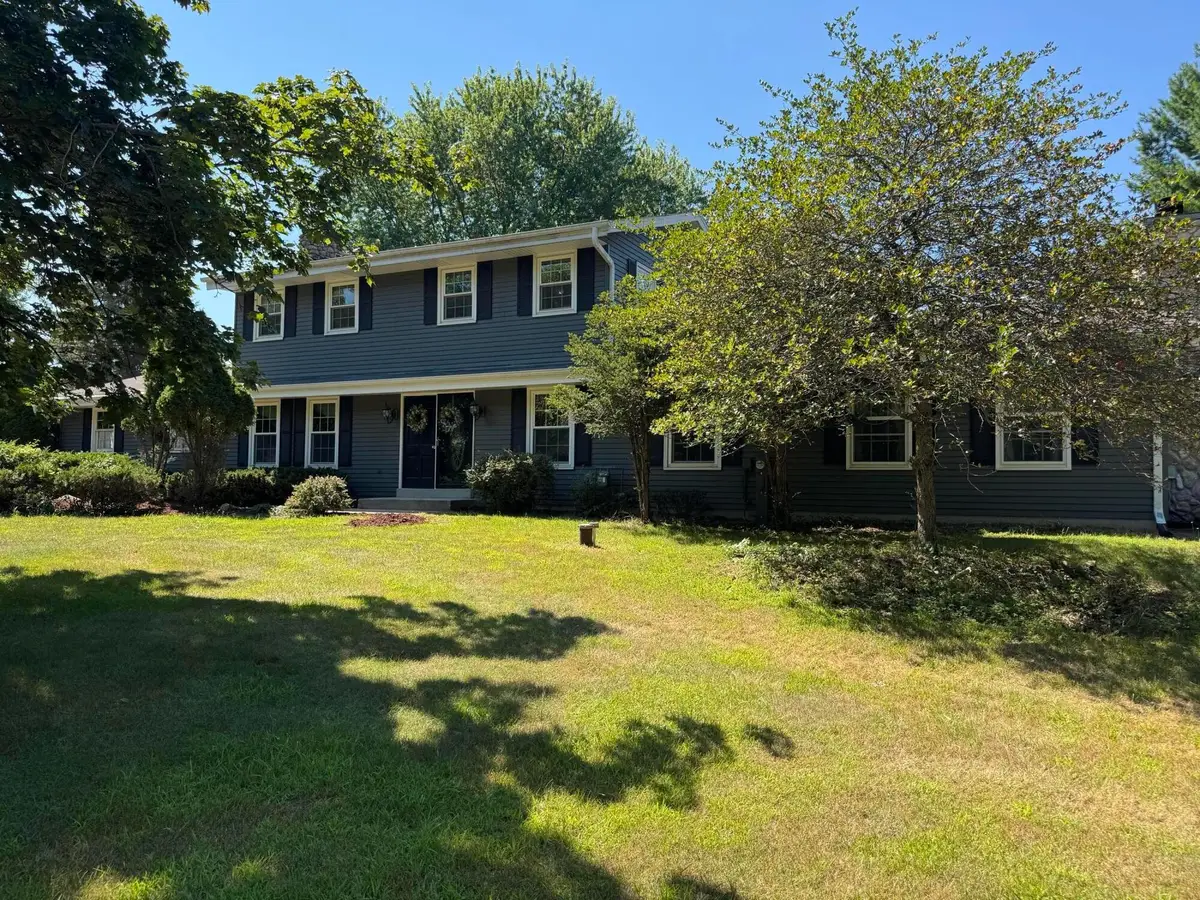 W377S2161 Gramling Ln, Ottawa, WI 53118 - #1