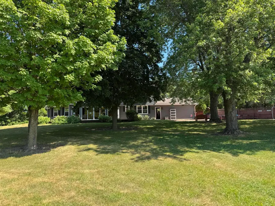 W377S2161 Gramling Ln, Ottawa, WI 53118 - #2