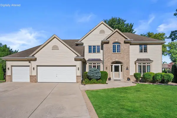 13510 W Edgewood Ct, New Berlin, WI 53151