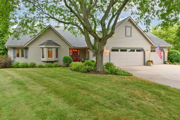 2203 Napa Trl, Waukesha, WI 53188