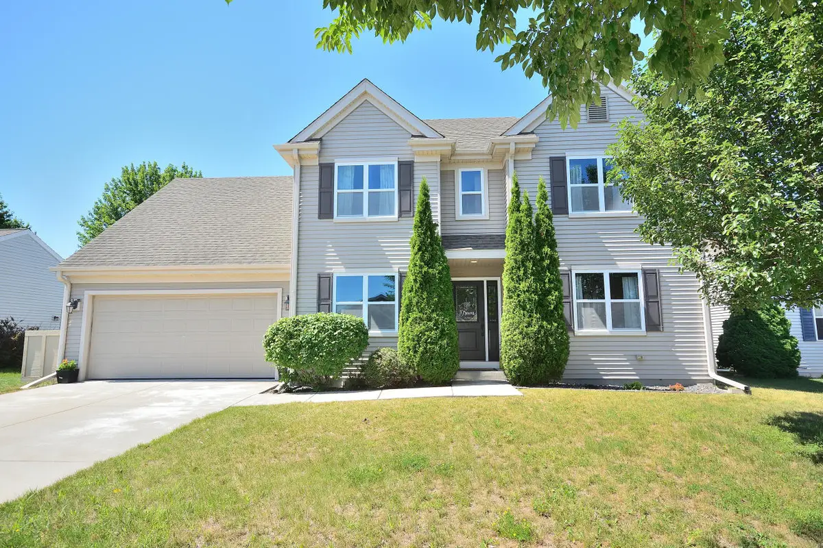 1525 Whitewater Dr, West Bend, WI 53095 - #1