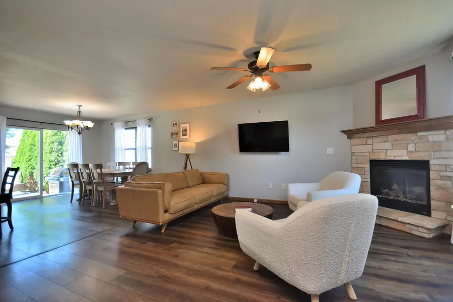 1525 Whitewater Dr, West Bend, WI 53095 - #2
