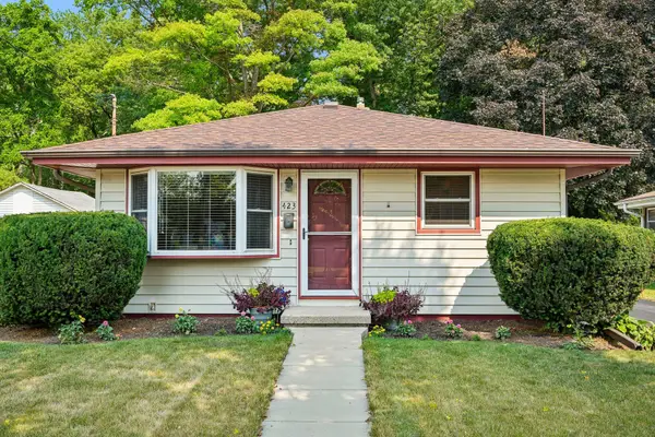423 N Hine Ave, Waukesha, WI 53188
