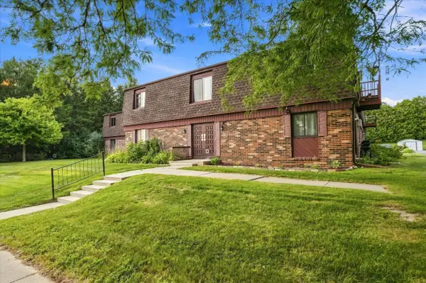 1406 Creek Rd, West Bend, WI 53090