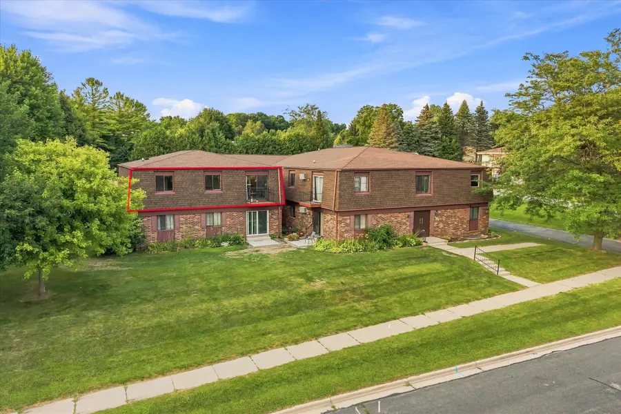 1406 Creek Rd, West Bend, WI 53090 - #2