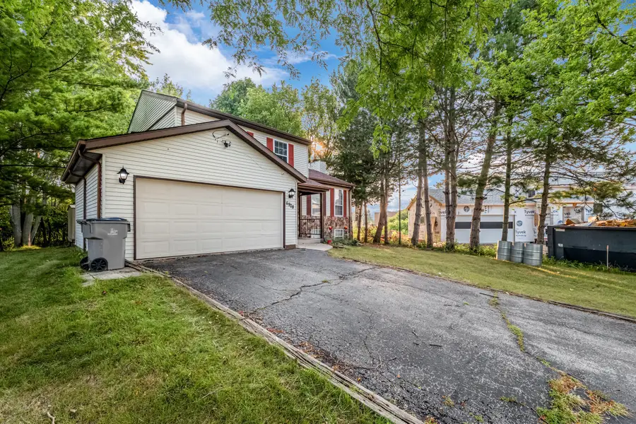 6908 W Marine Ct, Milwaukee, WI 53223 - #2