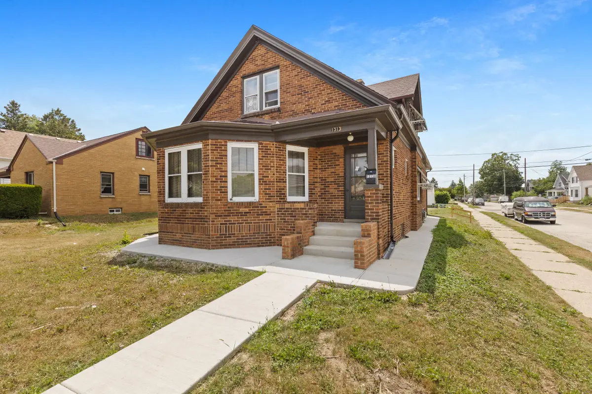 1313 Marquette Ave, South Milwaukee, WI 53172 - #1