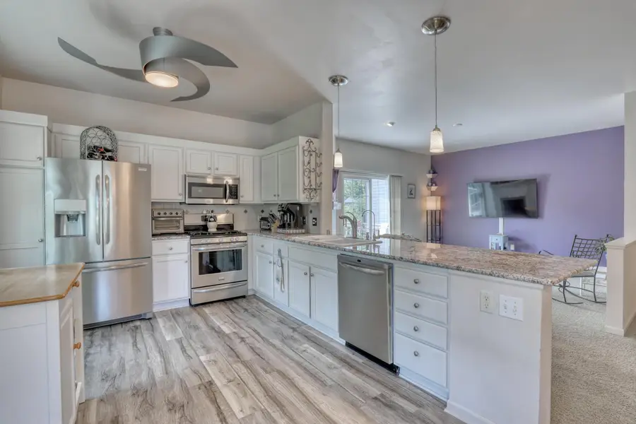 14025 W Lenox Dr, New Berlin, WI 53151 - #3