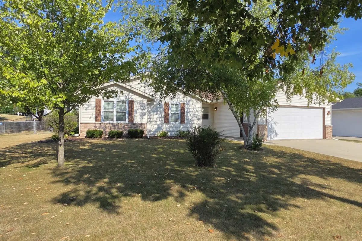 280 Crestview Ln, Lake Mills, WI 53551 - #1