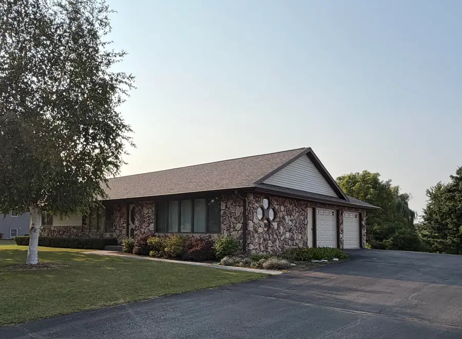 116 Colonial Dr, Saint Nazianz, WI 54232 - #3