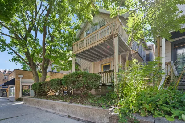 1972 N Farwell Ave, Milwaukee, WI 53202