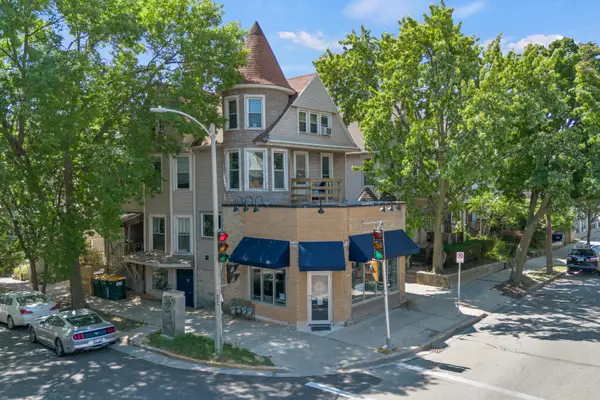 1976 N Farwell Ave, Milwaukee, WI 53202