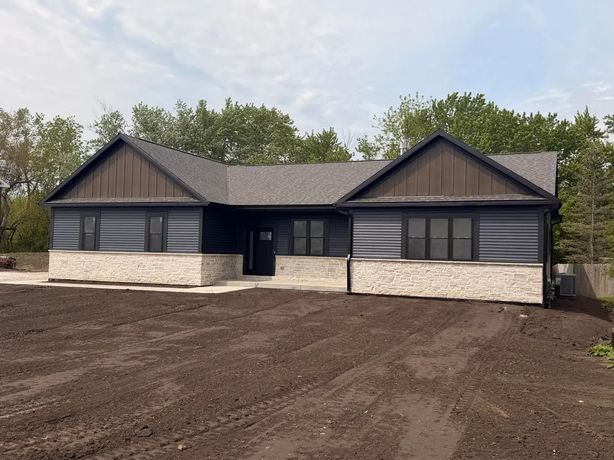 12212 Sheridan Rd, Pleasant Prairie, WI 53158 - #1