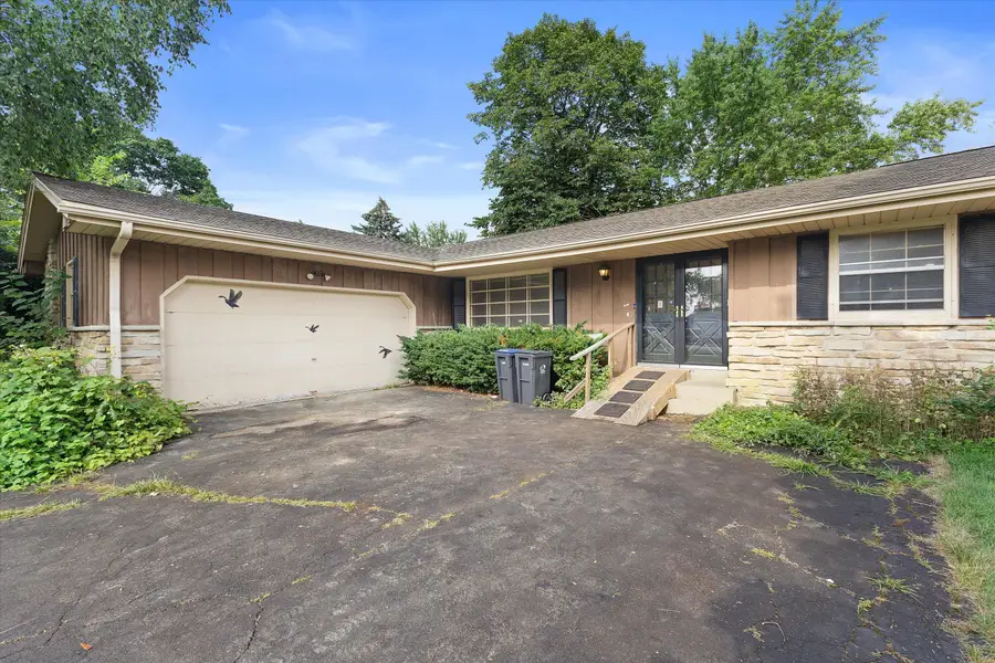 3023 Southwood Dr, Mount Pleasant, WI 53406 - #2